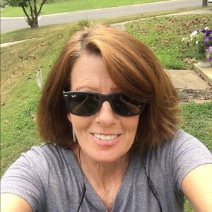 Meet your Posher, Elizabeth